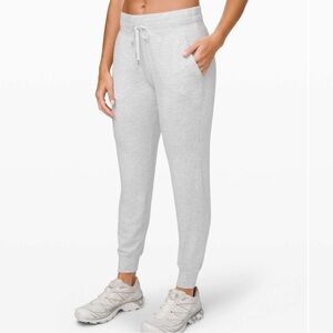 Lululemon Warm Down Jogger Soft Touch
Heathered Core Ultra Light Grey W1810 Sz 4